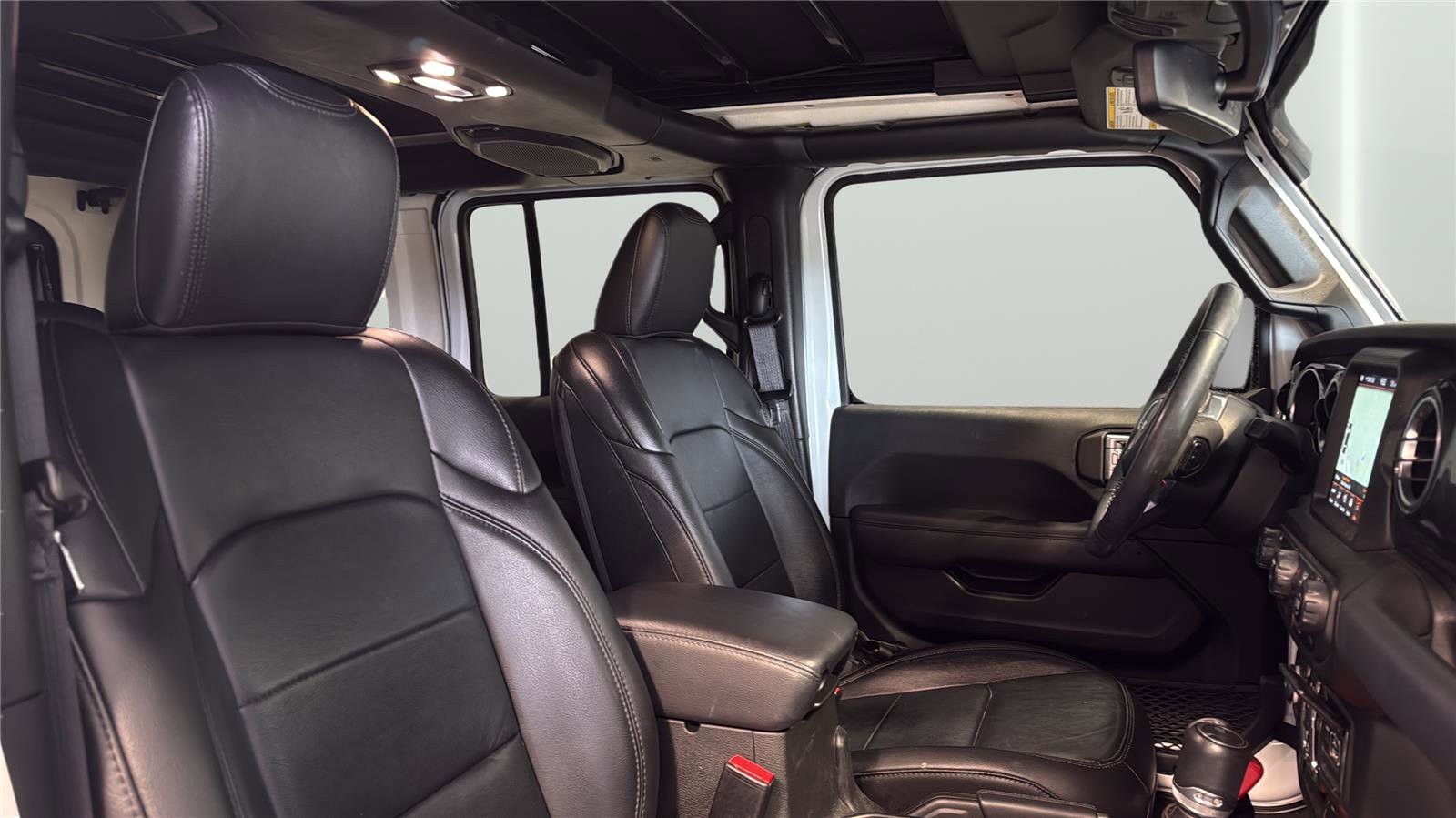 Used 2023 Jeep Wrangler Unlimited Sahara AWD/4WD image 15