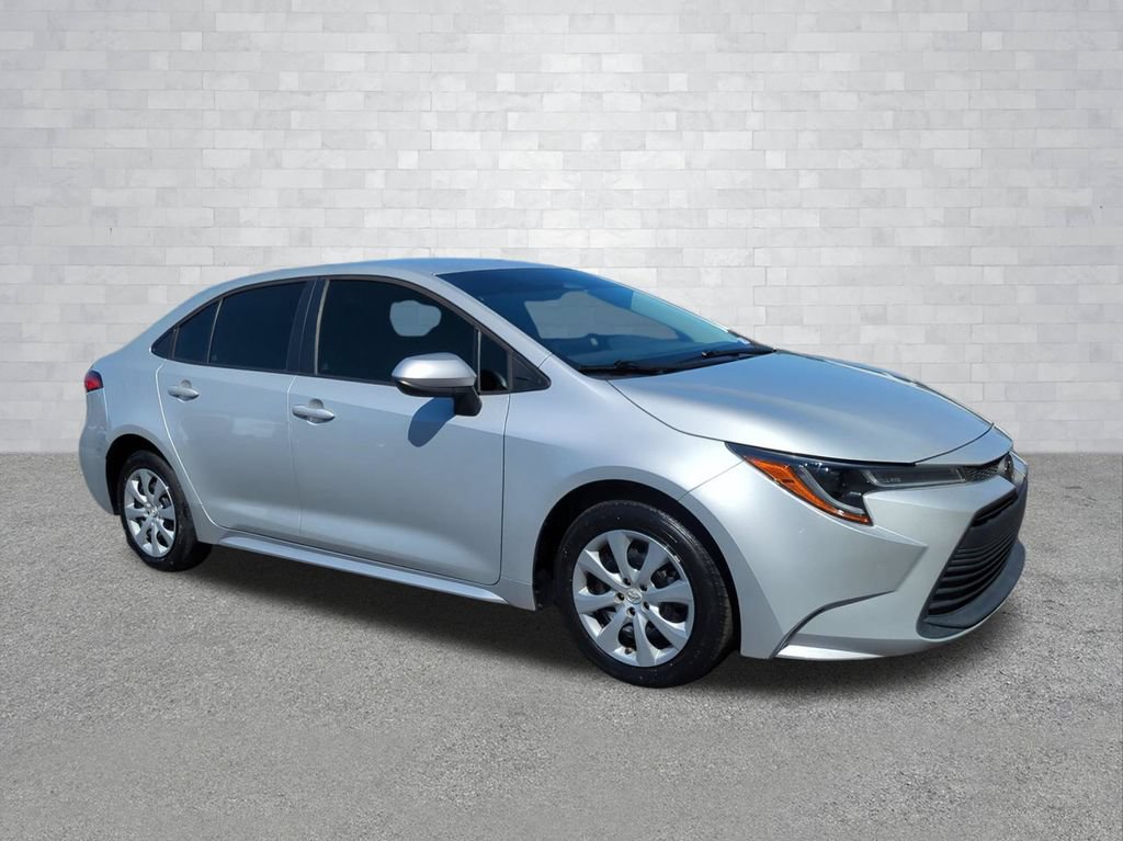 Used 2023 Toyota Corolla LE FWD image 2