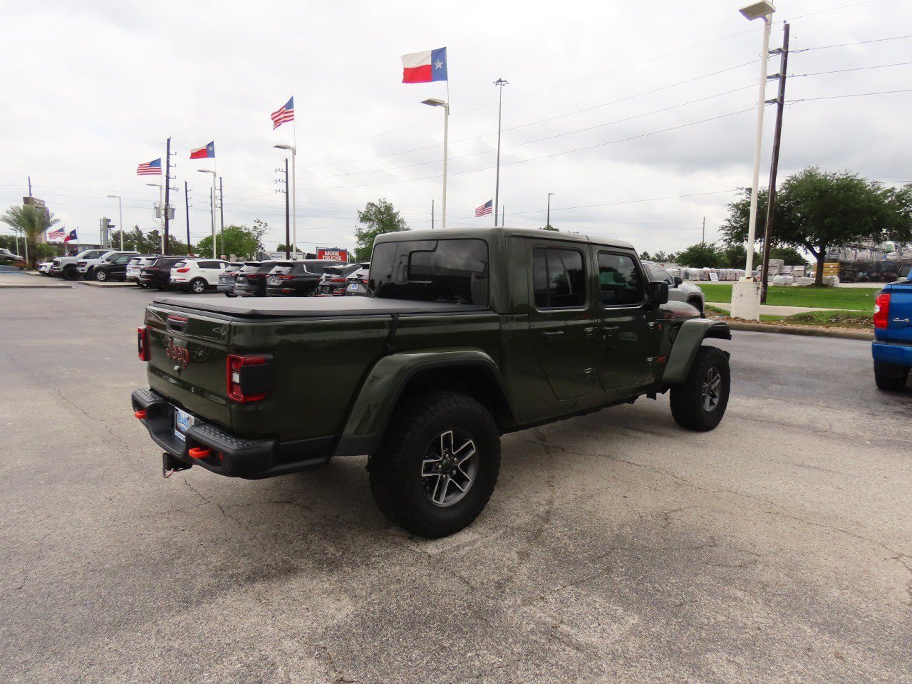 Used 2024 Jeep Gladiator Mojave AWD/4WD image 11