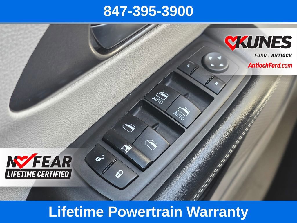 Used 2024 Chrysler Pacifica Touring-L image 46