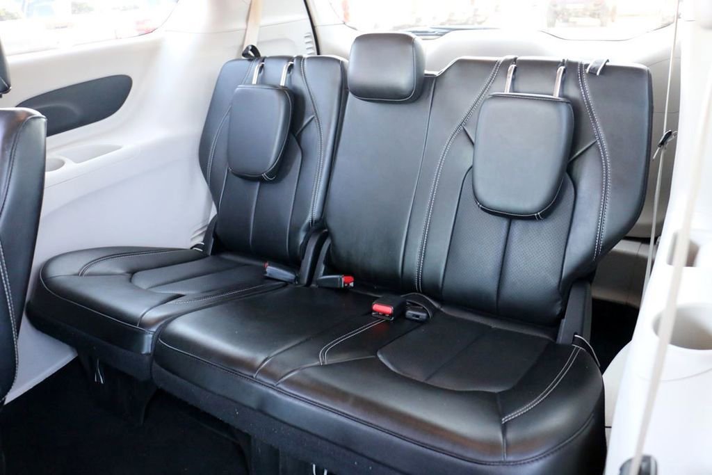 Used 2023 Chrysler Pacifica Touring-L FWD image 20