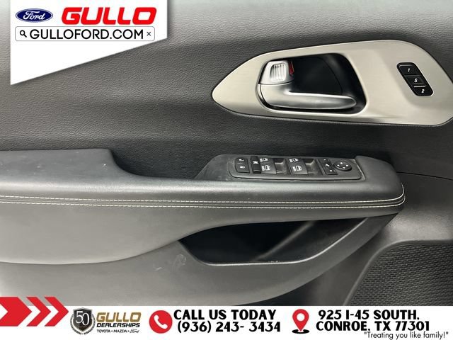 Used 2024 Chrysler Pacifica Limited w/ S Appearance Package FWD image 19