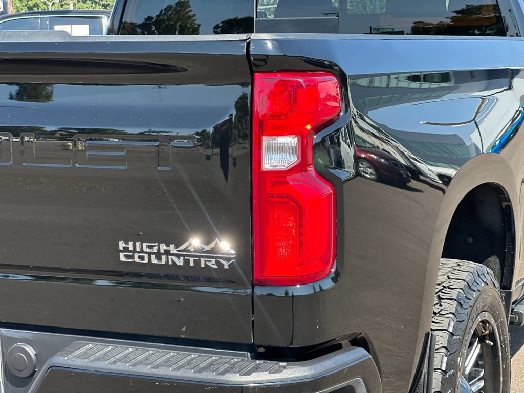 Used 2024 Chevrolet Silverado 1500 High Country w/ Technology Package AWD/4WD image 24