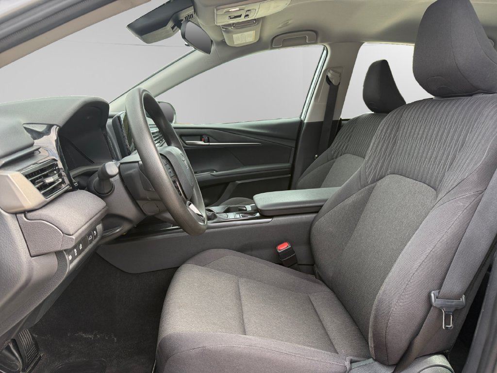 Used 2025 Toyota Camry LE FWD image 9