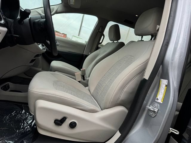 Used 2019 Chrysler Pacifica Touring Plus FWD image 5