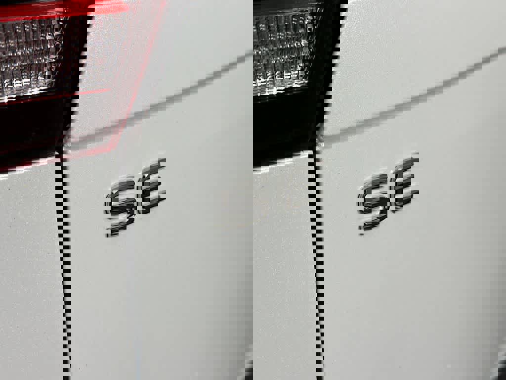 Used 2024 Volkswagen Tiguan SE R-Line image 7