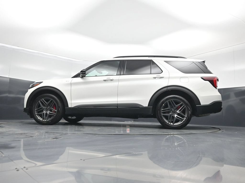 Certified 2025 Ford Explorer ST-Line w/ ST-Line Street Pack AWD/4WD image 49