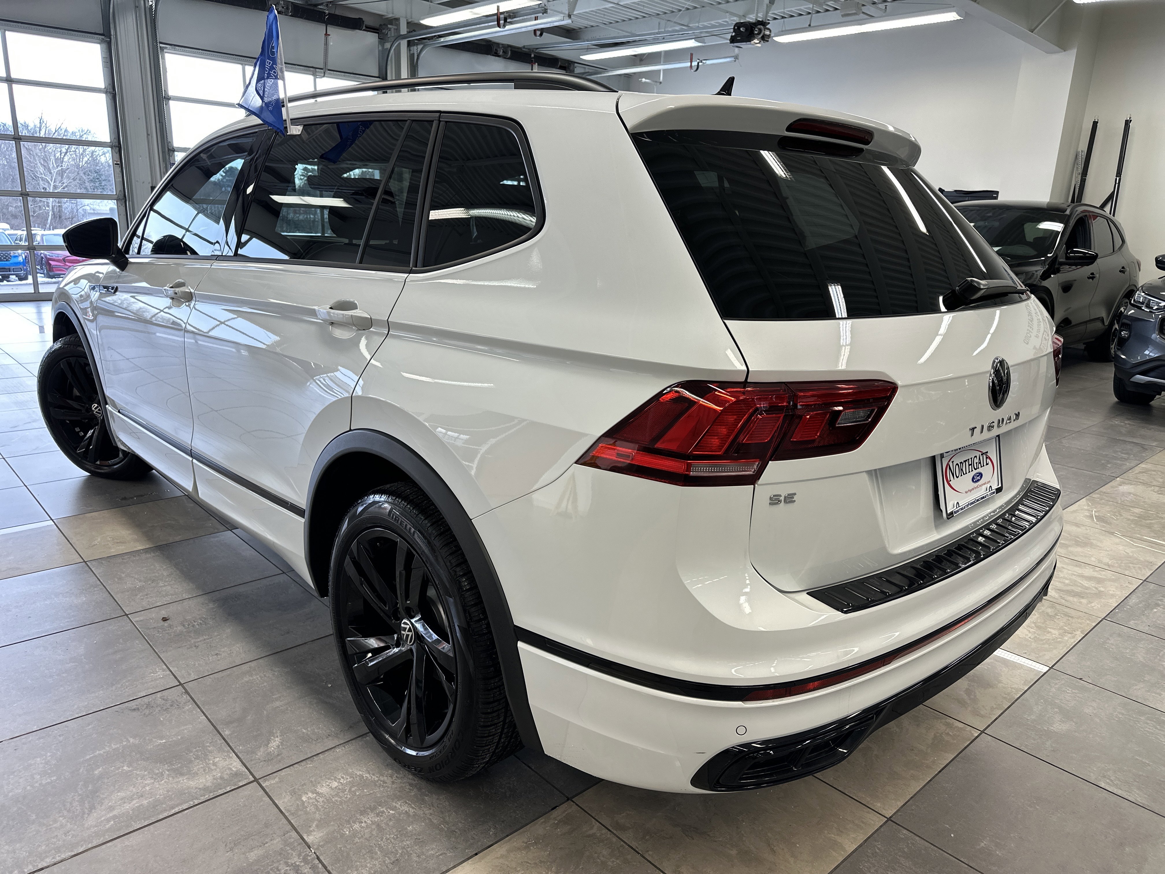 Used 2024 Volkswagen Tiguan SE R-Line image 15