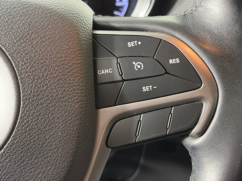 Used 2019 Jeep Grand Cherokee Altitude image 18