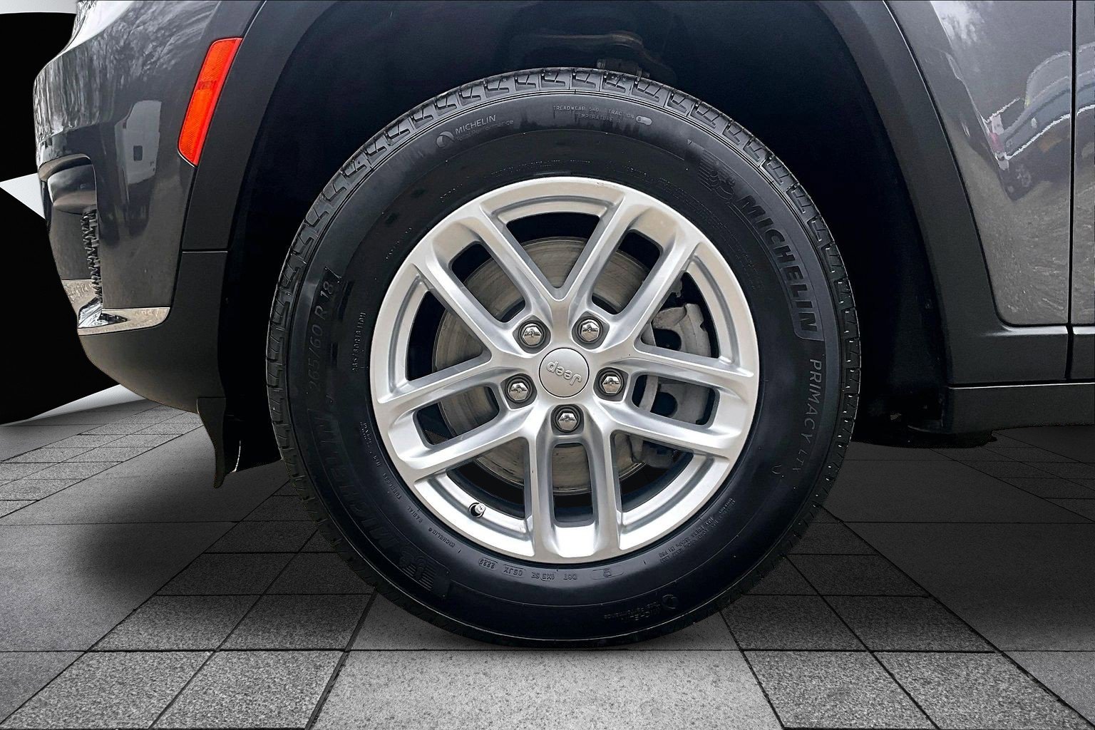 Used 2022 Jeep Grand Cherokee L Laredo w/ Luxury Tech Group I RWD image 8