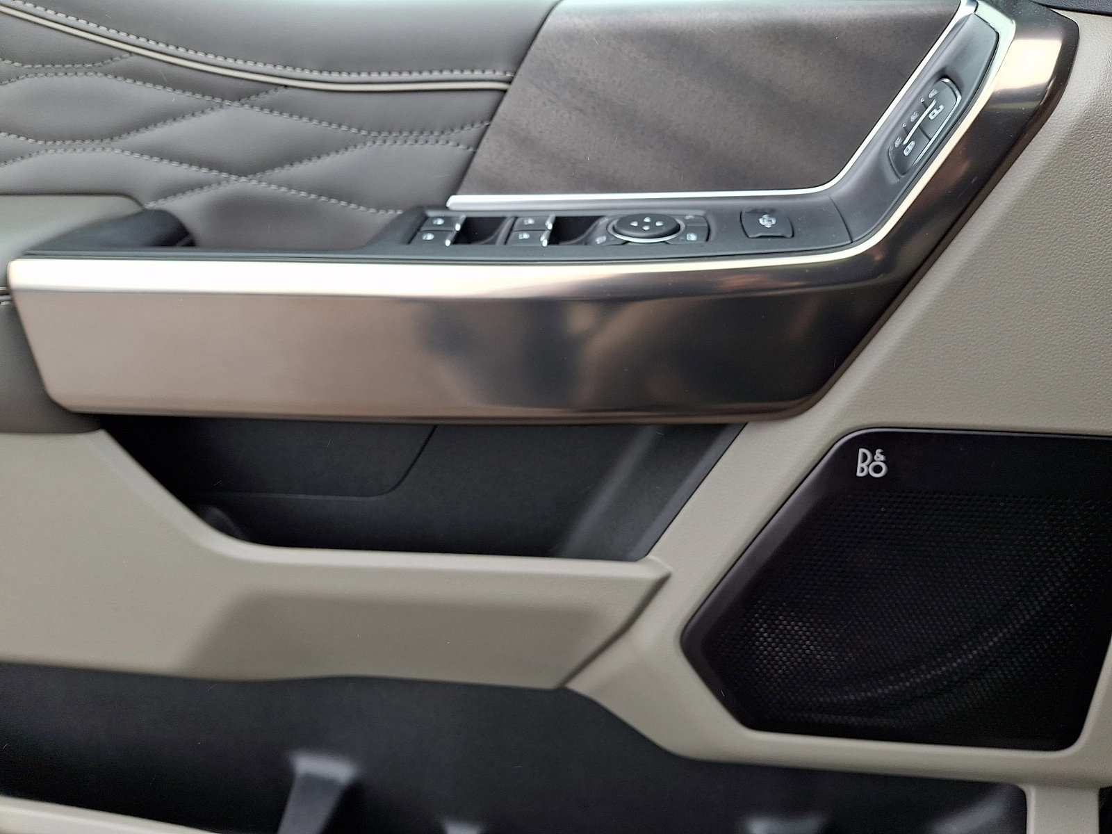 Certified 2025 Ford F350 Platinum w/ Platinum Plus Package image 20