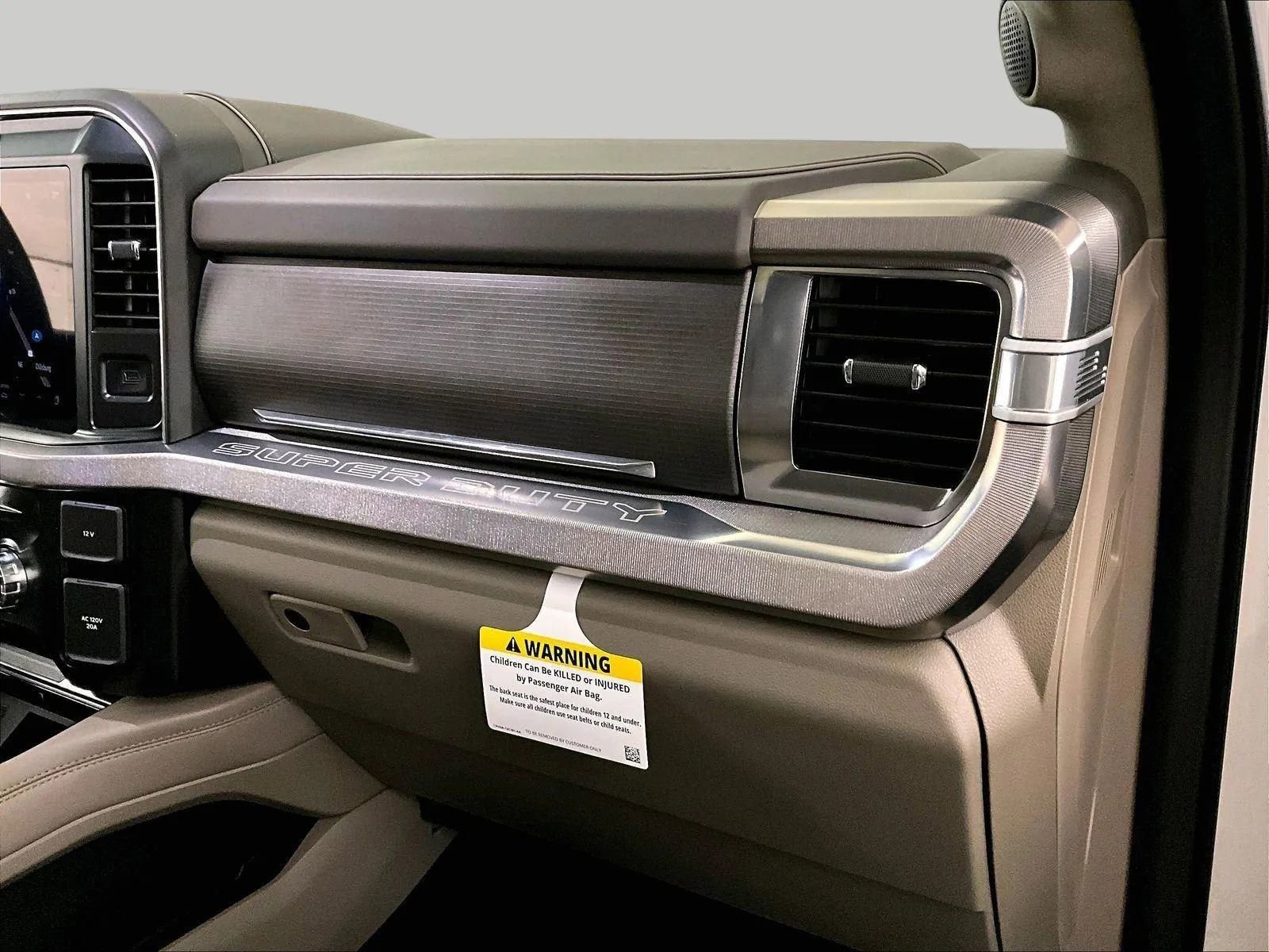 Certified 2025 Ford F450 Platinum w/ Platinum Plus Package AWD/4WD image 15