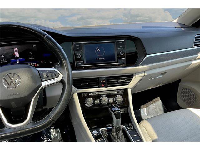 Used 2023 Volkswagen Jetta SE FWD image 11