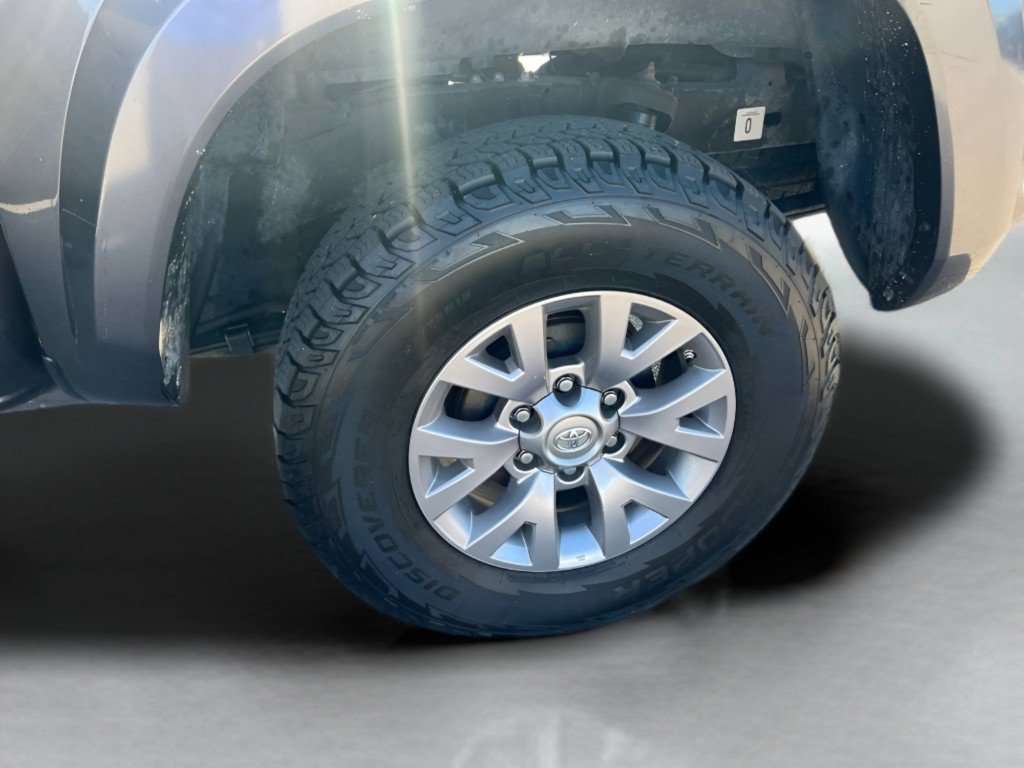 Used 2018 Toyota Tacoma SR5 RWD image 18