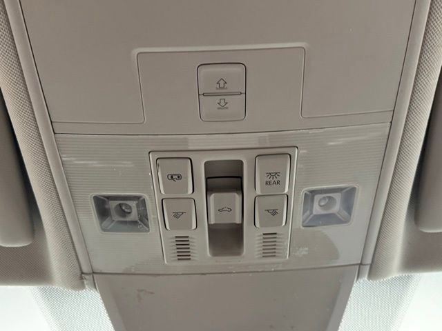 Used 2020 Volkswagen Tiguan SEL image 32