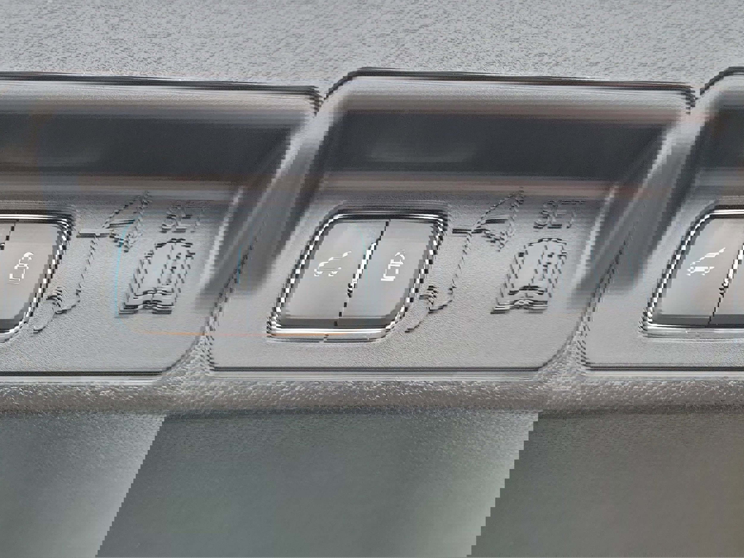 Certified 2023 Ford Explorer XLT w/ Equipment Group 202A image 10