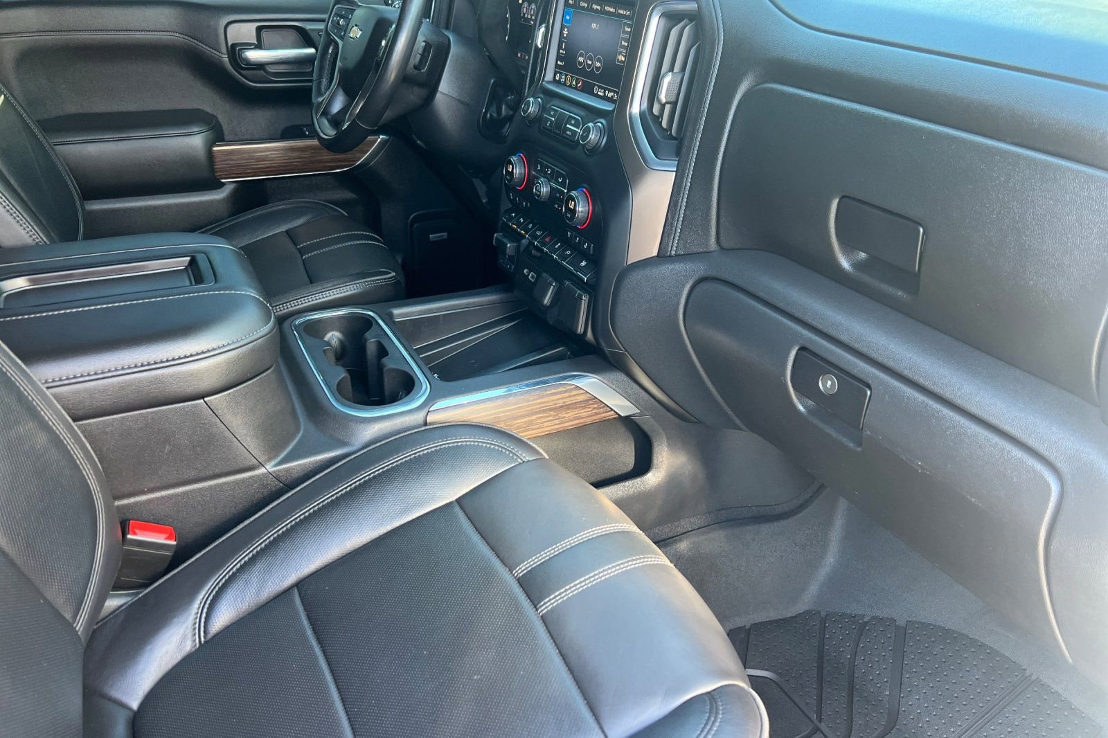 Used 2020 Chevrolet Silverado 1500 High Country w/ Technology Package image 16