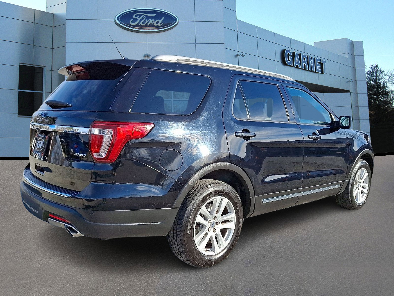 Certified 2018 Ford Explorer XLT w/ Equipment Group 202A image 8