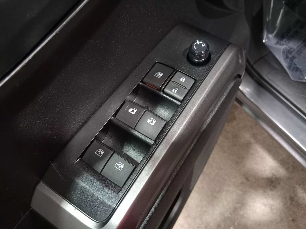 Used 2023 Toyota Tacoma SR5 AWD/4WD image 18