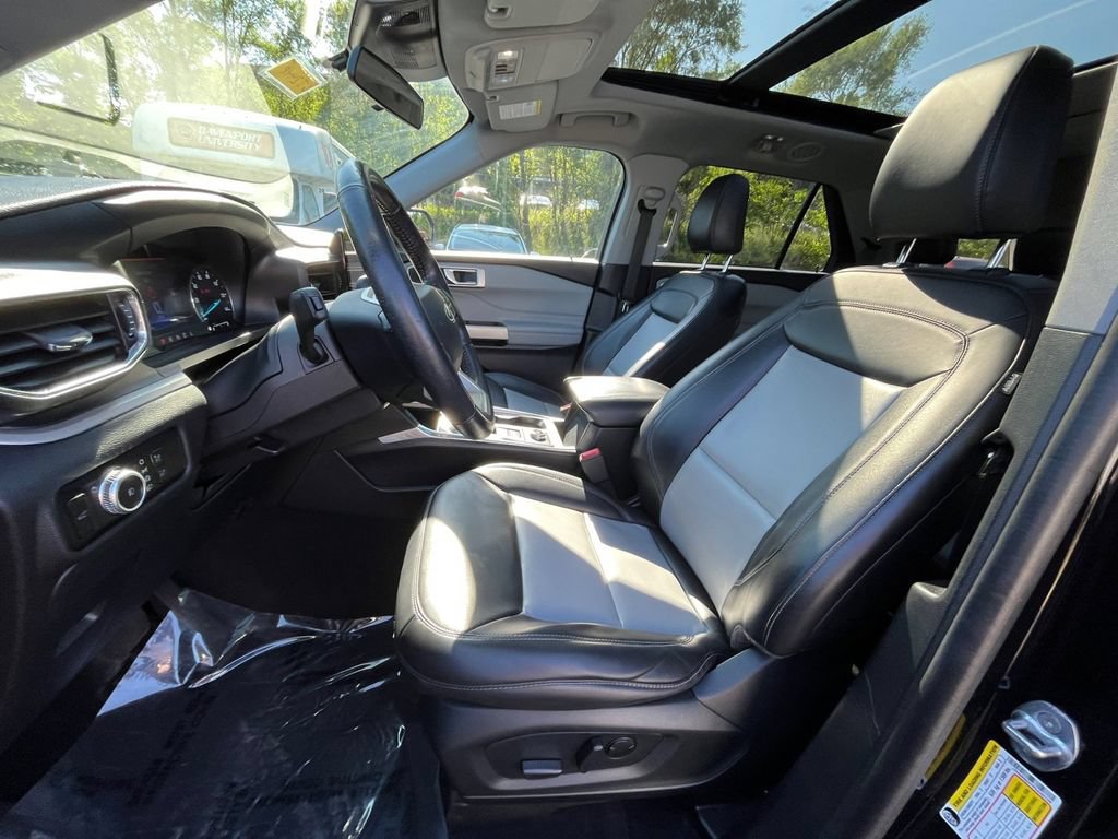 Certified 2023 Ford Explorer XLT w/ Equipment Group 202A AWD/4WD image 9