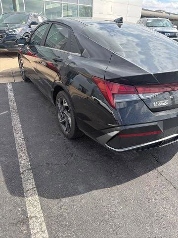 Used 2025 Hyundai Elantra Limited w/ Cargo Package image 3