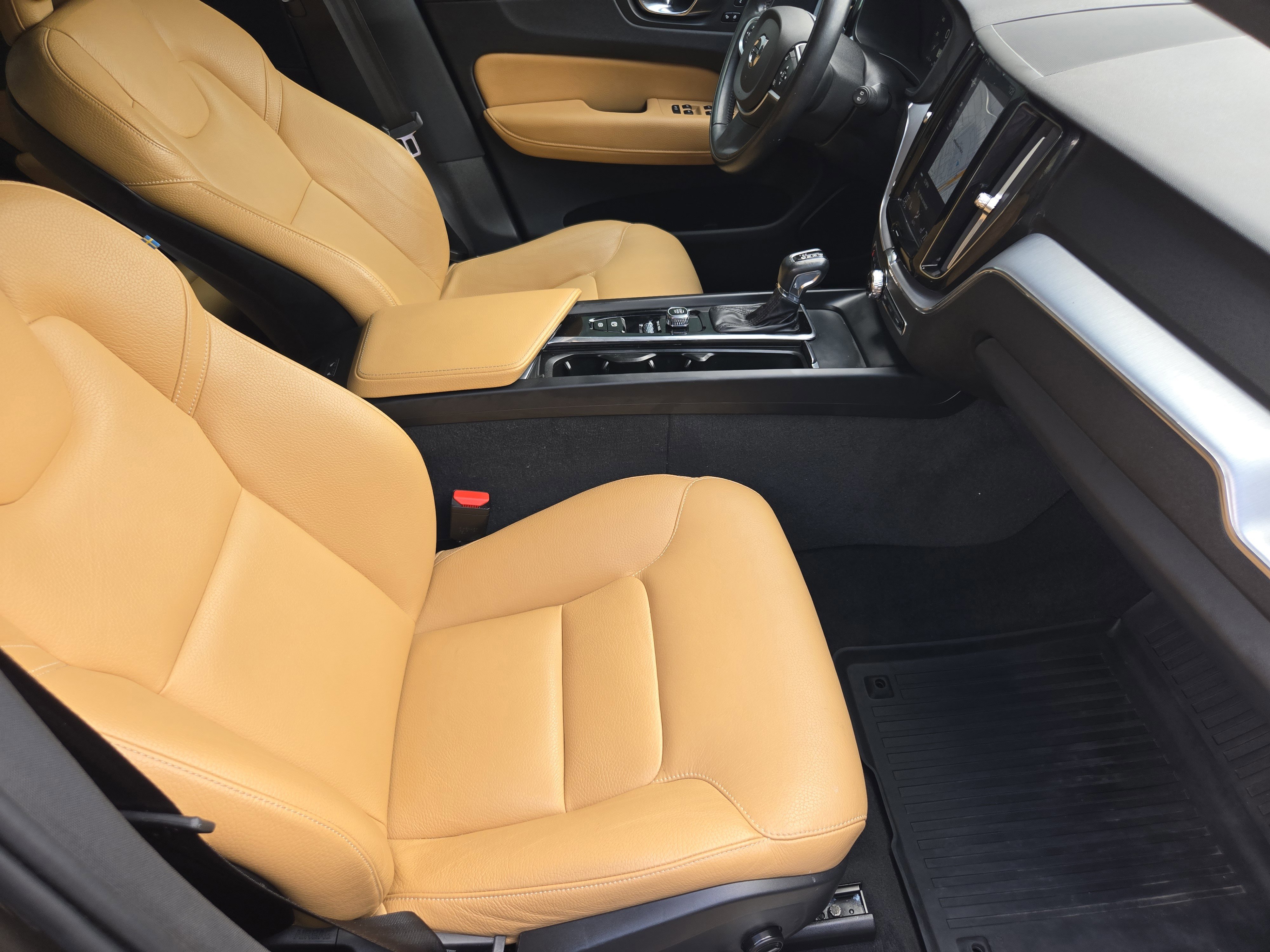 Used 2020 Volvo XC60 T6 Momentum w/ Protection Package image 10