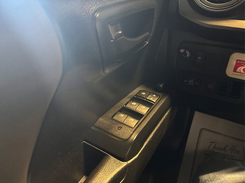 Used 2020 Toyota Tacoma SR AWD/4WD image 35