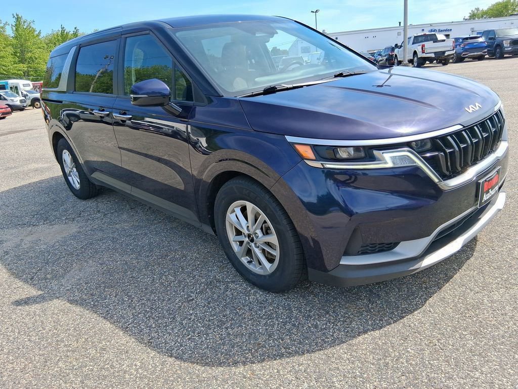 Used 2023 Kia Carnival LX image 1