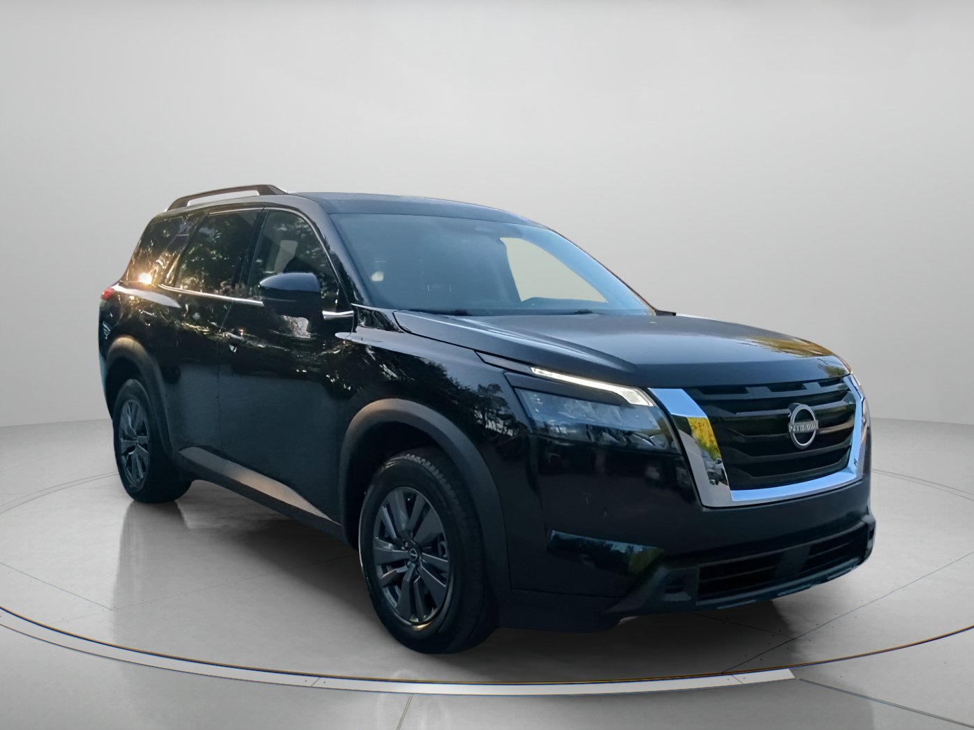 Used 2024 Nissan Pathfinder SV FWD image 2