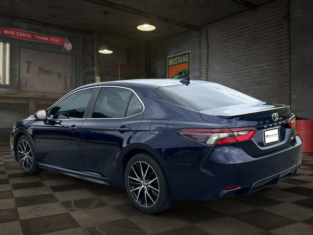 Used 2022 Toyota Camry SE FWD image 4