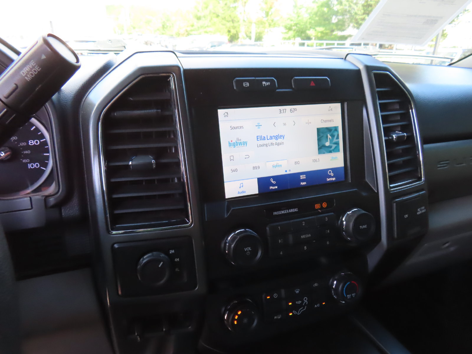 Certified 2022 Ford F350 XLT w/ Black Appearance Package AWD/4WD image 22