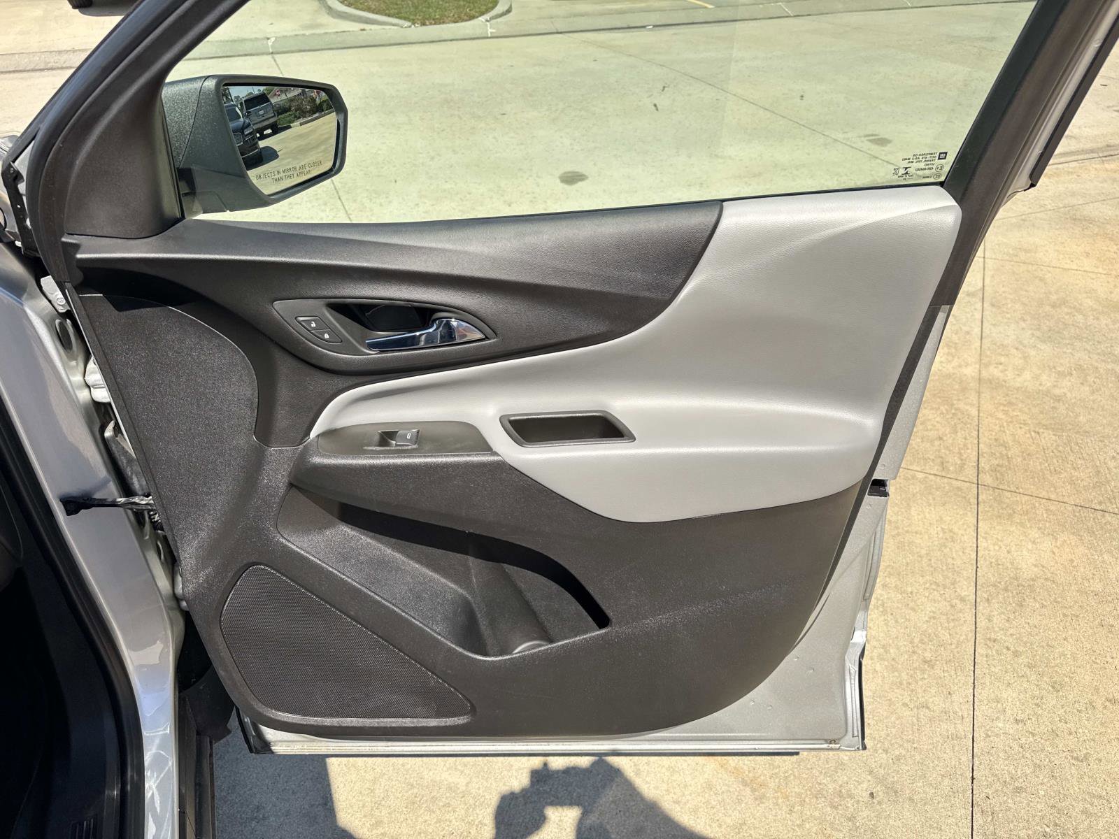 Used 2022 Chevrolet Equinox LS w/ LS Convenience Package image 14