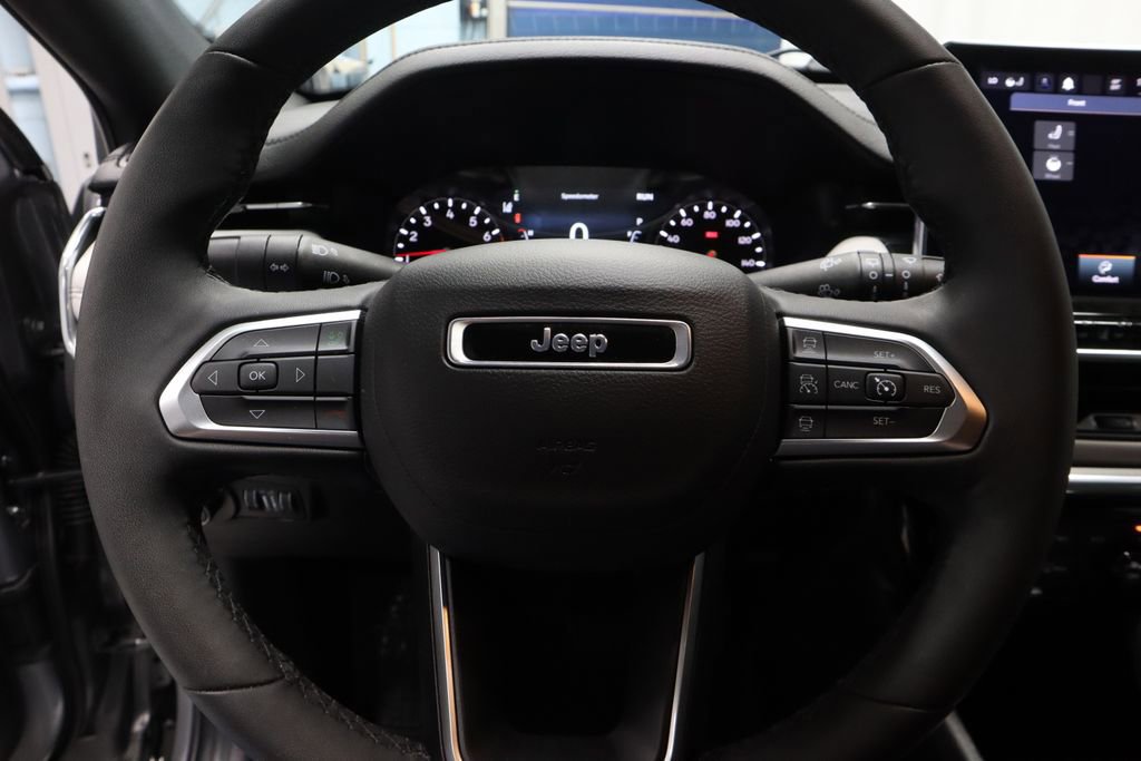 Used 2024 Jeep Compass Limited image 30