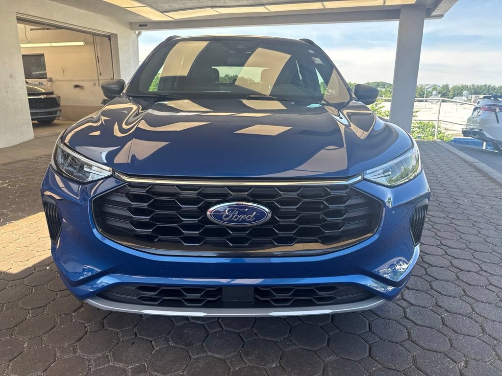 Certified 2023 Ford Escape ST-Line w/ Tech Pack #1 AWD/4WD image 2