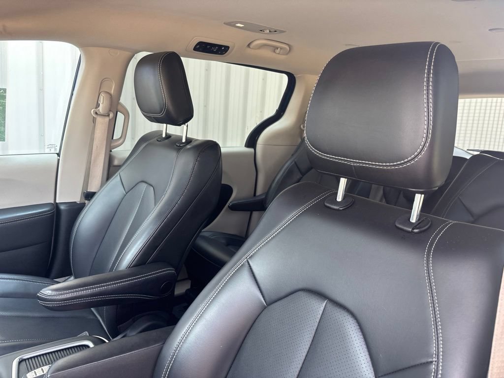 Used 2024 Chrysler Pacifica Limited FWD image 24