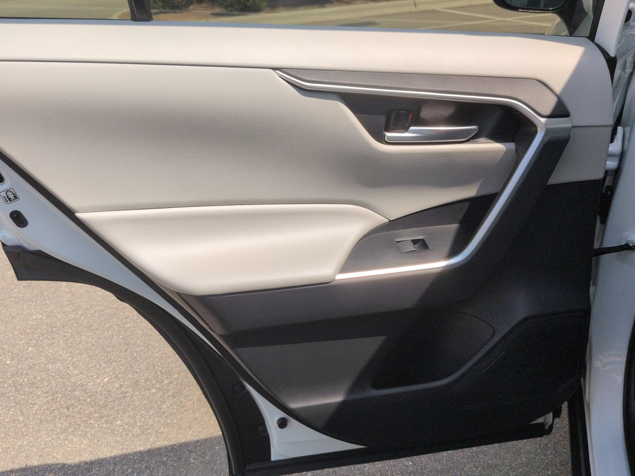 Used 2019 Toyota RAV4 XLE FWD image 30