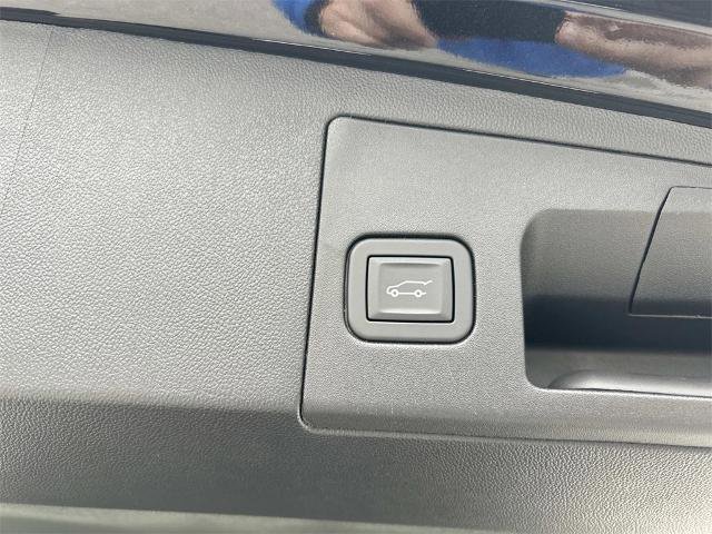 Used 2025 Cadillac XT5 Premium Luxury w/ Technology Package image 17