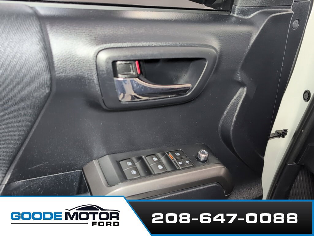 Used 2018 Toyota Tacoma TRD Sport w/ Technology Package AWD/4WD image 10