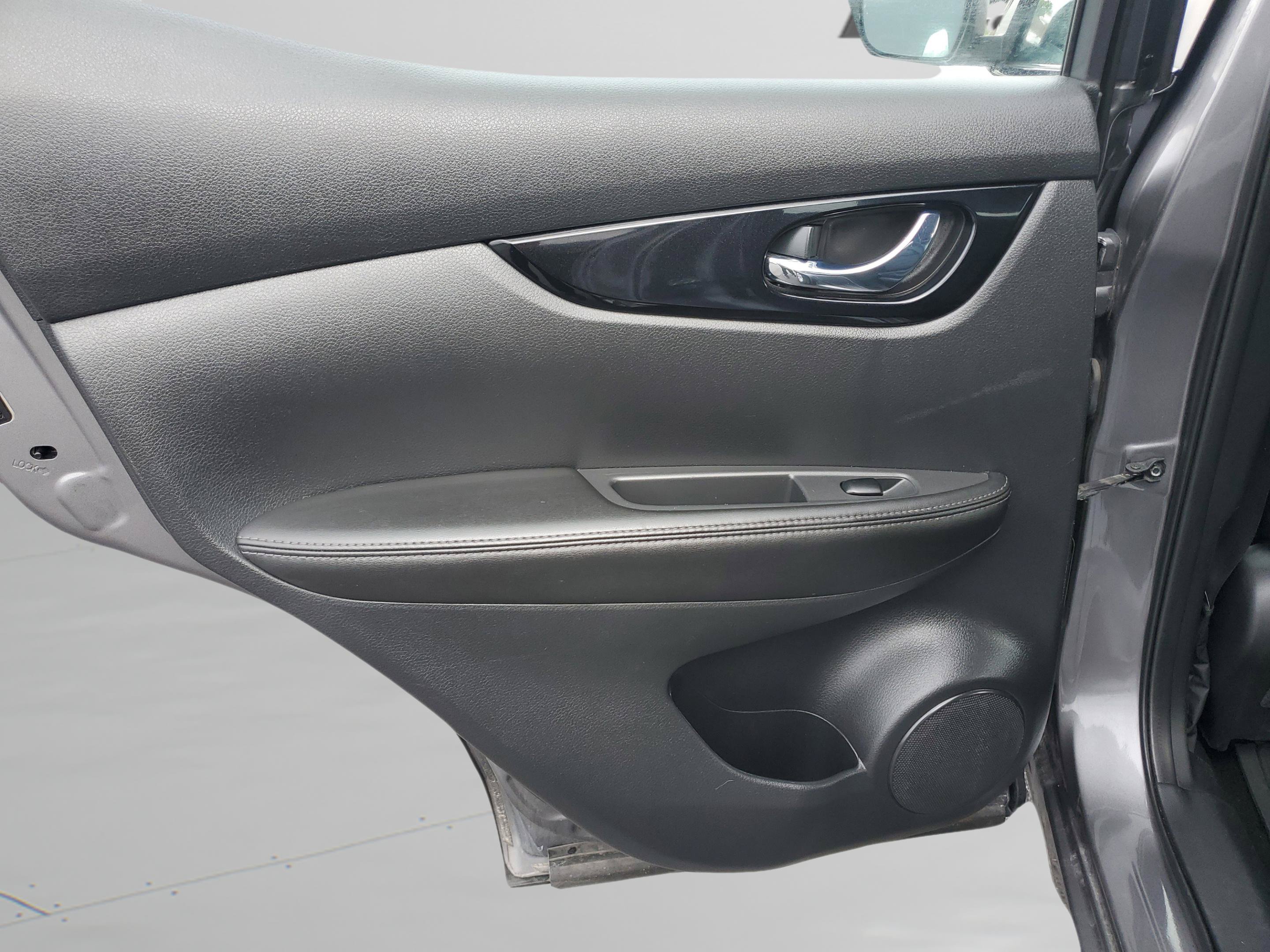 Used 2022 Nissan Rogue Sport SV w/ Technology Package AWD/4WD image 13