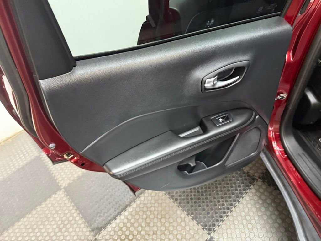 Used 2021 Jeep Compass Latitude image 33