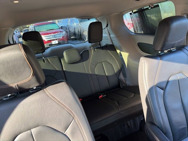 Used 2020 Chrysler Pacifica Touring-L w/ Advanced Safetytec Group FWD image 12