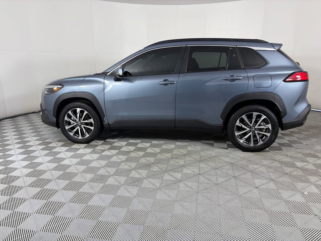 Used 2023 Toyota Corolla Cross XLE w/ Convenience Package AWD/4WD image 2