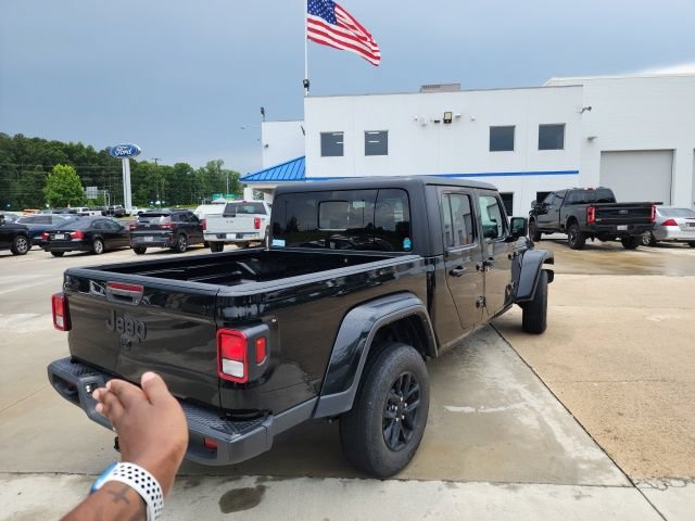 Used 2022 Jeep Gladiator Sport AWD/4WD image 14