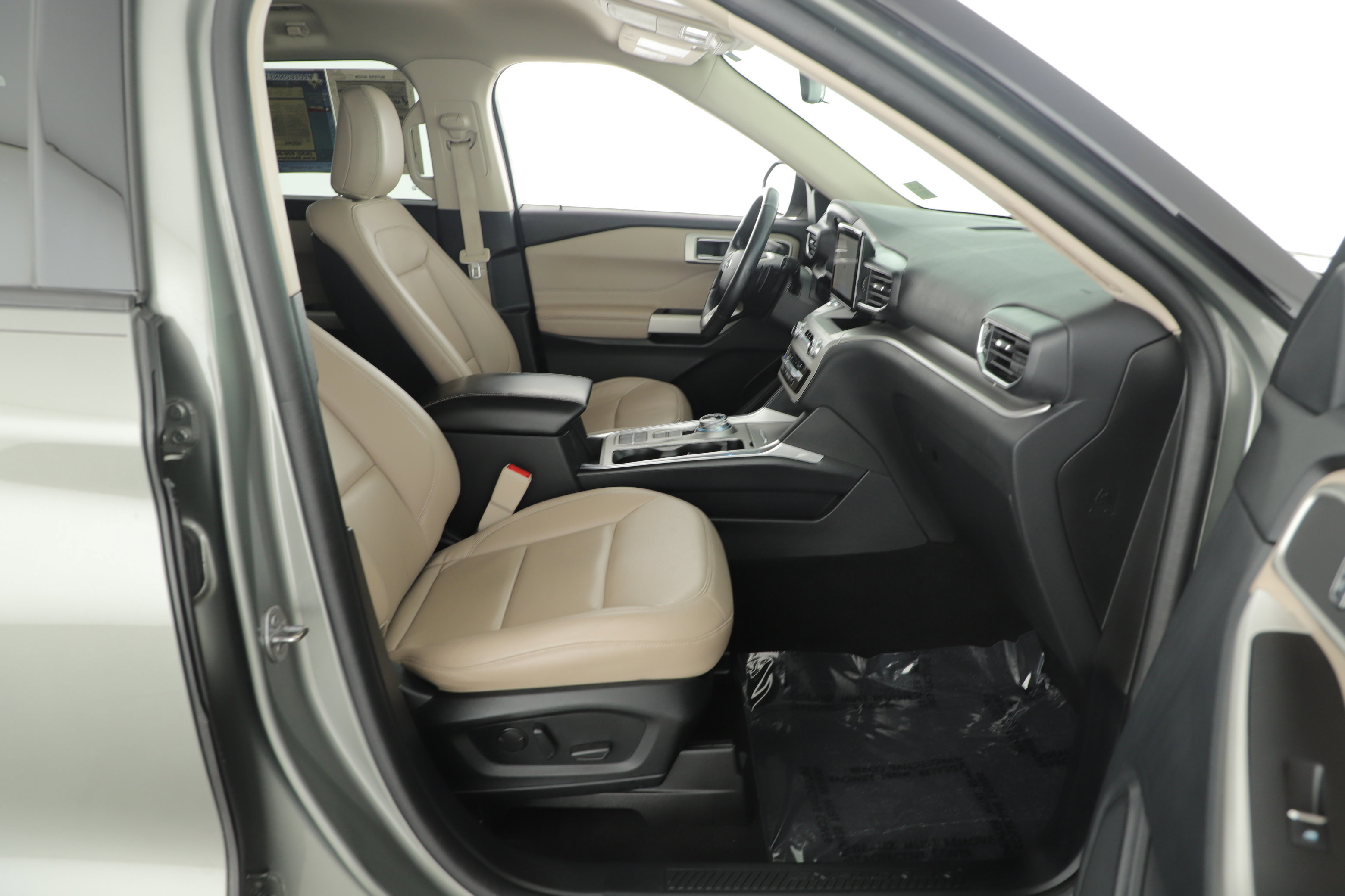 Certified 2020 Ford Explorer XLT w/ Equipment Group 202A image 15