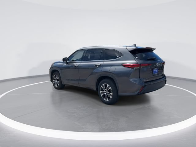 Used 2022 Toyota Highlander XLE FWD image 6