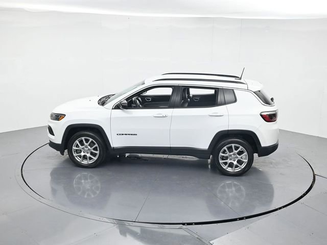 Used 2023 Jeep Compass Latitude AWD/4WD image 42