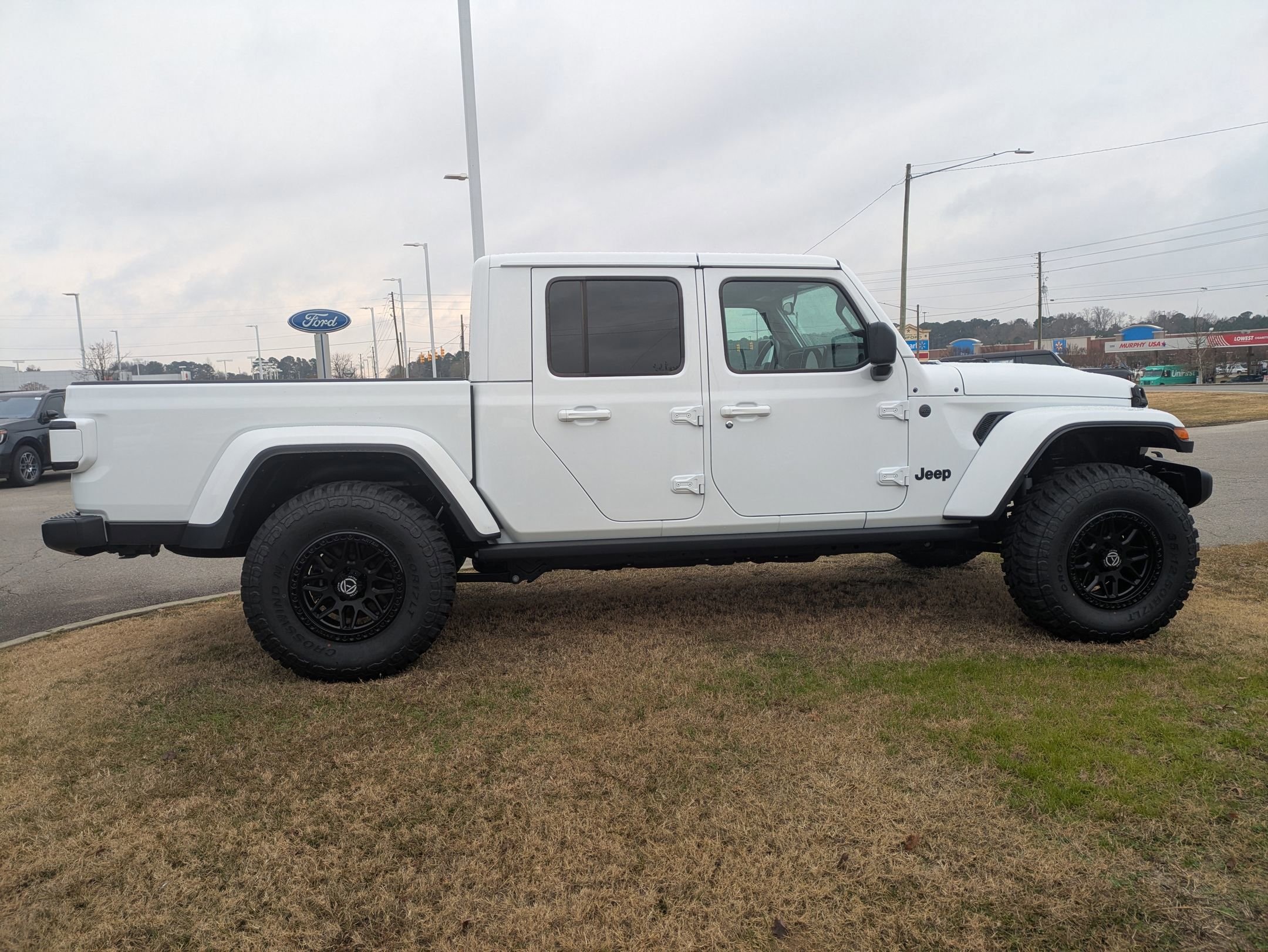Used 2025 Jeep Gladiator Sport image 6