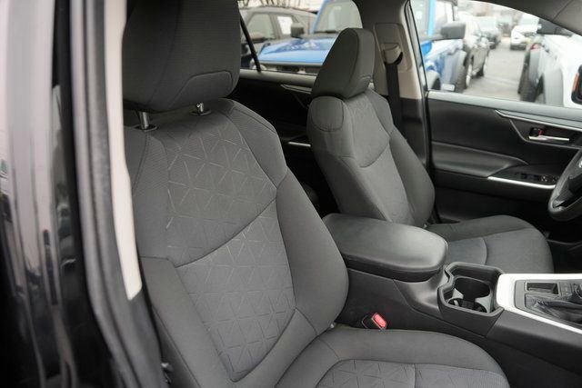 Used 2021 Toyota RAV4 XLE w/ Convenience Package image 20