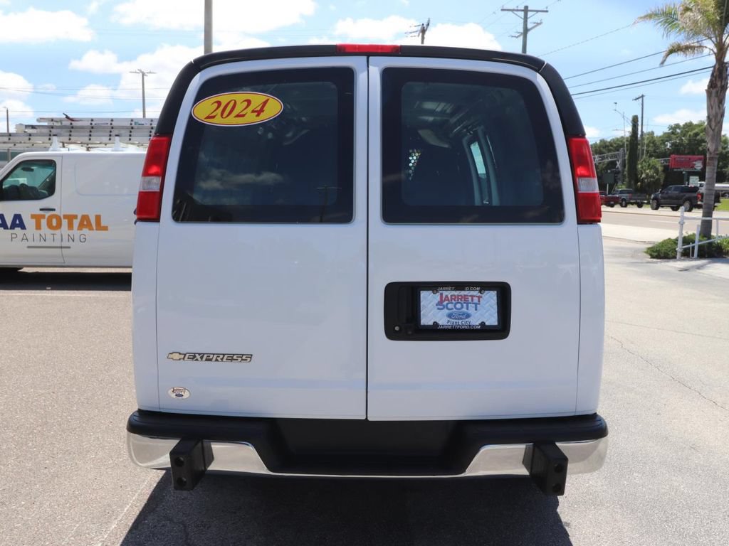 Used 2024 Chevrolet Express 2500 w/ Driver Convenience Package RWD image 12