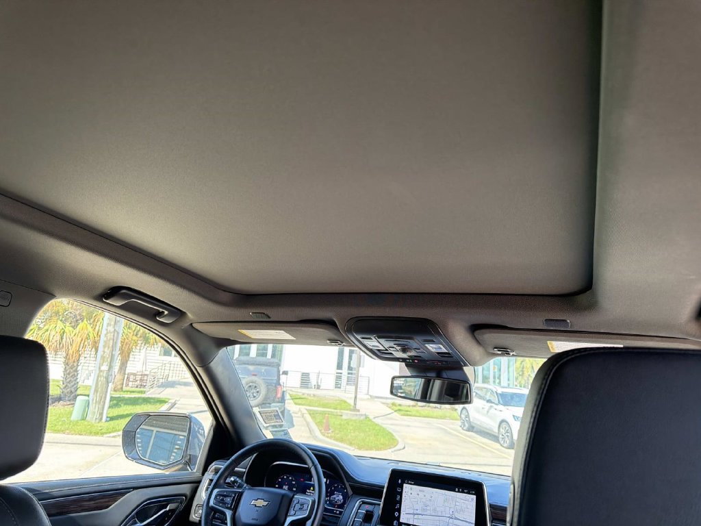 Used 2023 Chevrolet Suburban LT w/ Luxury Package RWD image 13